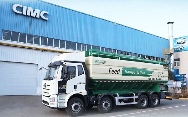 凌宇散裝飼料運輸車特點介紹！