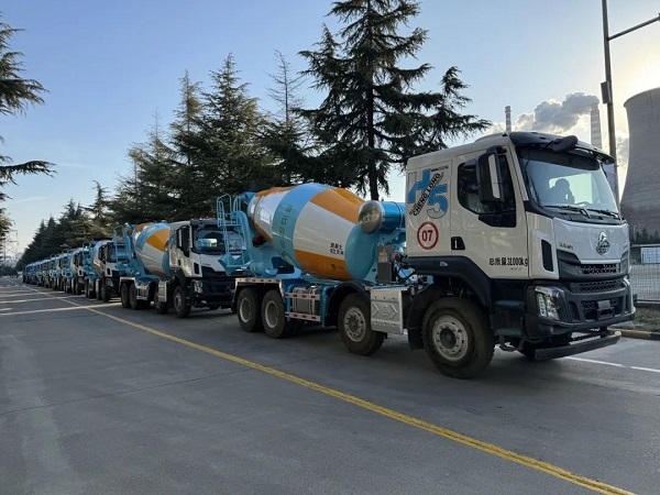 【發(fā)車新聞】再出發(fā)！年年歲歲常相“拌”，“柿柿如意”攪拌車交付時！