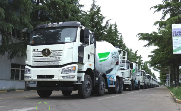 【發(fā)車新聞】看！TA們列隊成行，趕上春夏交接的“末班車”！