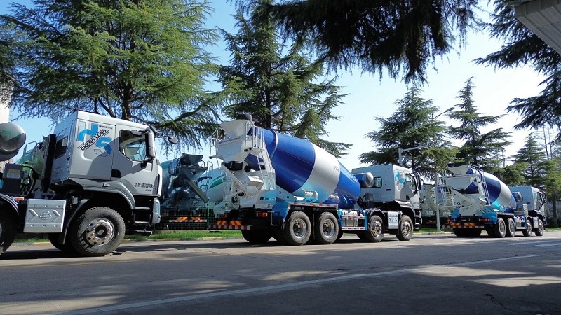 【發(fā)車新聞】凌宇攪拌車交付一線，牡丹花開又逢君！
